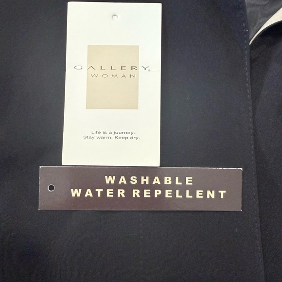 Chic Black Trench Coat with Tan Collar - Picture 11 of 13